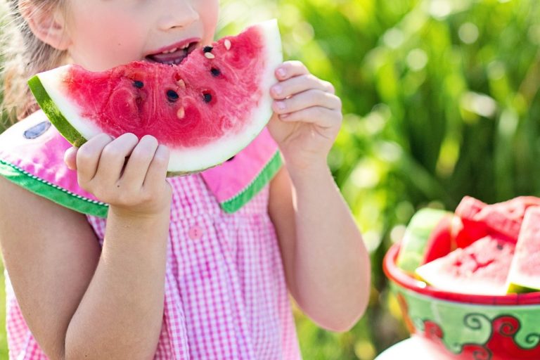 Read more about the article Encourage the kids to eat healthily with these tips